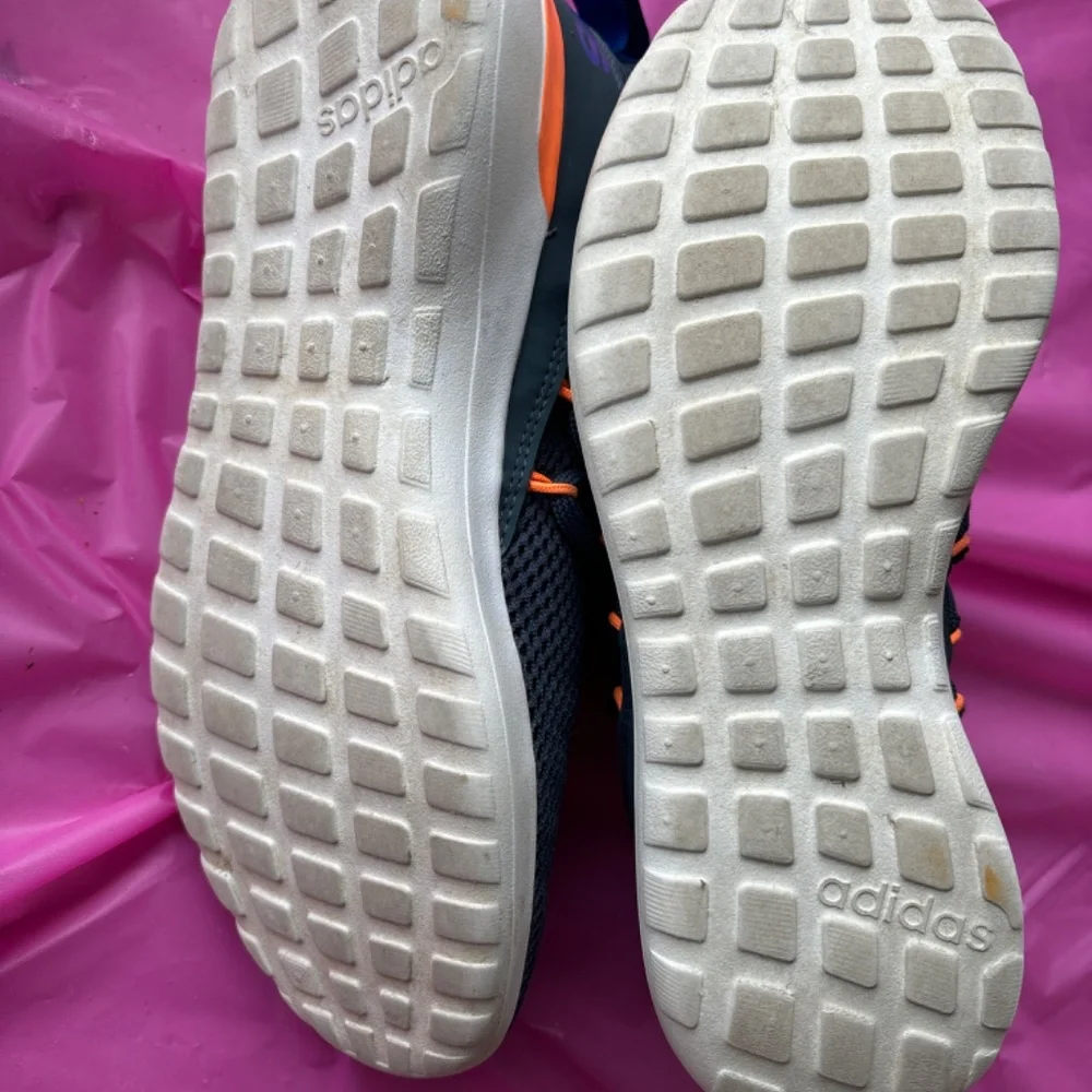 Adidas running shoes - Picture 2 of 4